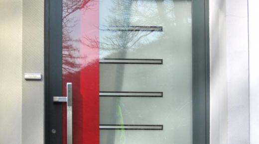 Aluminium-Haustür mit Designglas