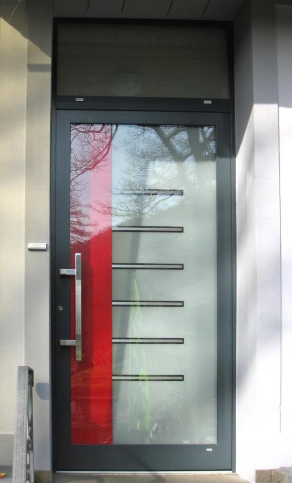 Aluminium-Haustür mit Designglas