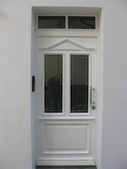 Holz-Haustür in weiß mit Oberlicht