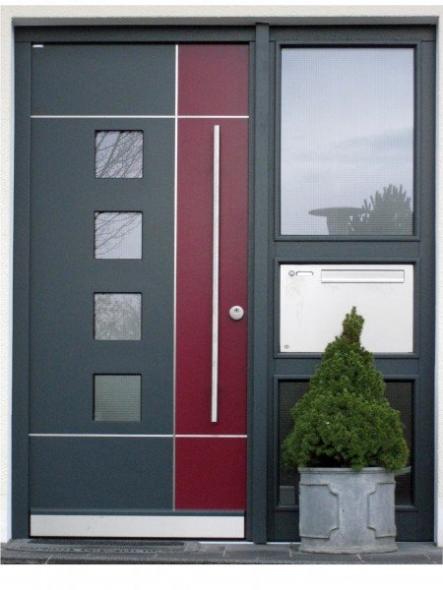 Aluminium-Haustür in grau und rot mit Seitenteil und integriertem Briefkasten