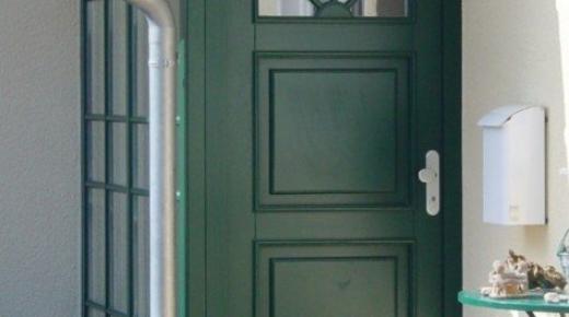 Haustür in grün als Ecklösung von PaX