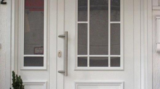 PaX Holz-Haustür in weiß mit Seitenteil links